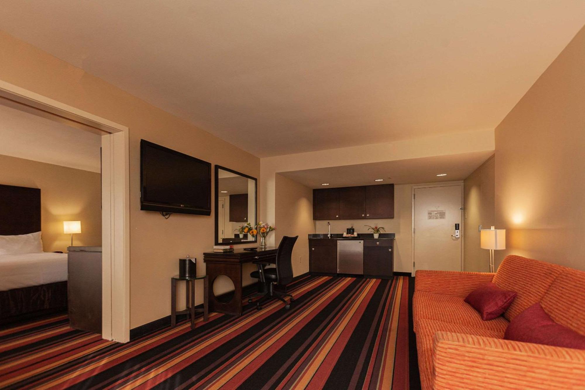 Clarion New Orleans - Airport & Conference Center Hotel
