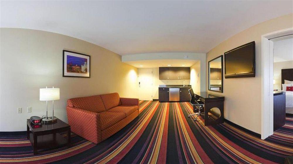 Clarion New Orleans - Airport & Conference Center 4*