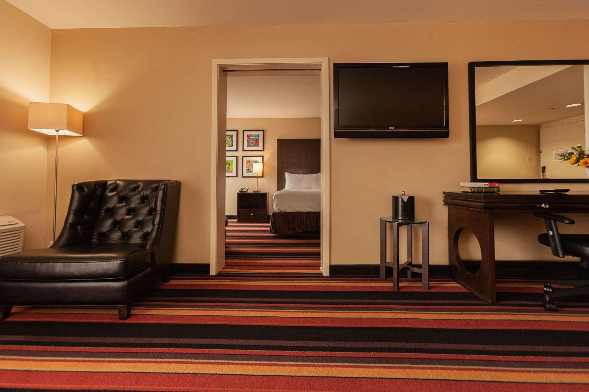 Clarion New Orleans - Airport & Conference Center 4*