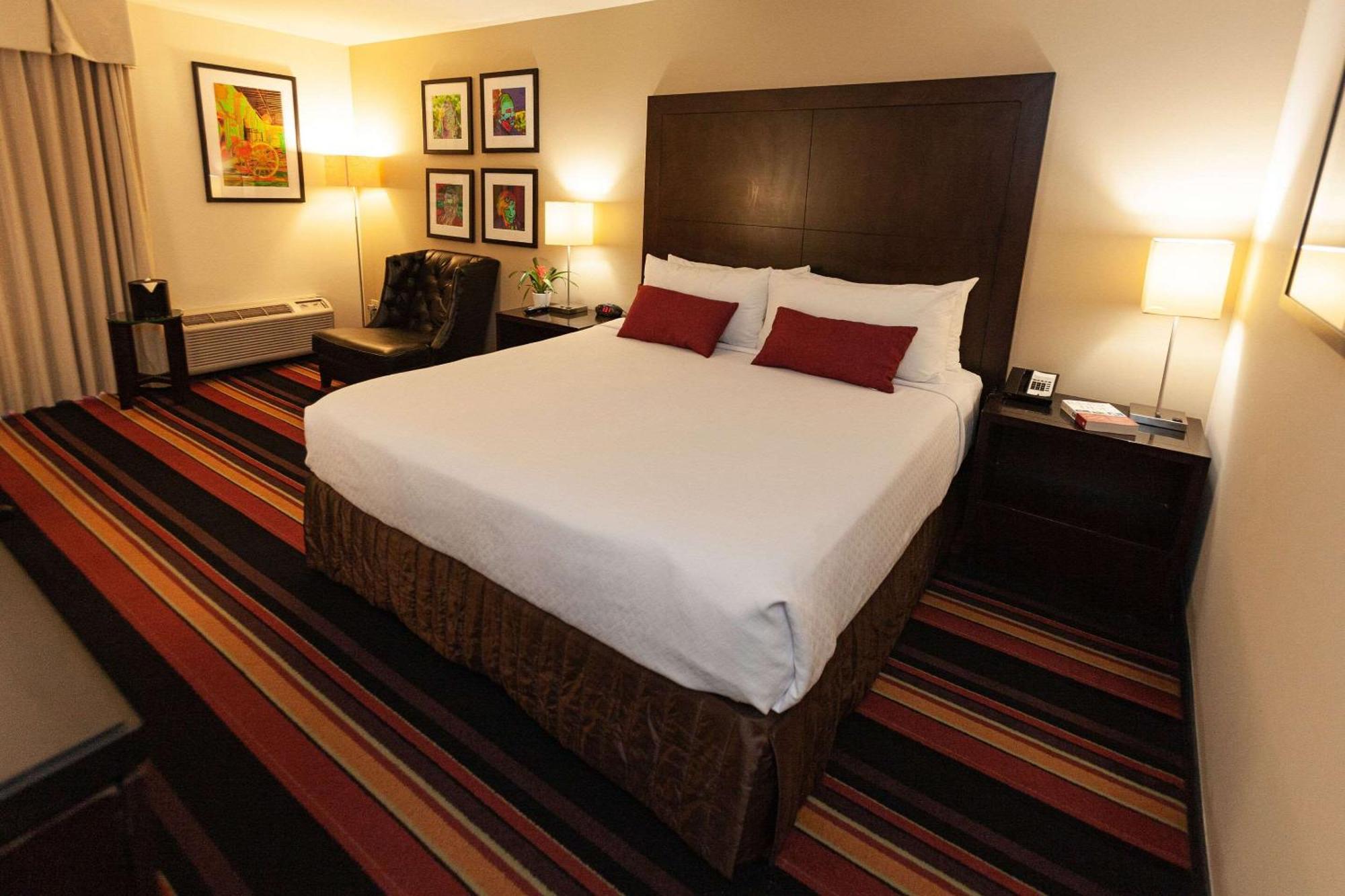 Clarion New Orleans - Airport & Conference Center 4*