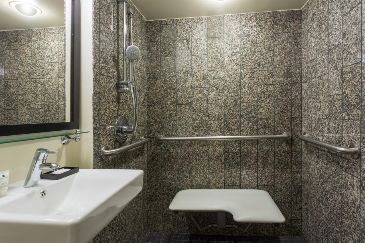 Clarion New Orleans - Airport & Conference Center Hotel 4*